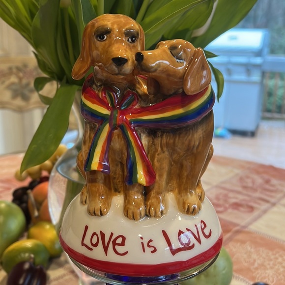 New 2022 Blue Sky Clayworks “Love is Love” Dogs Figurine. - Picture 4 of 10